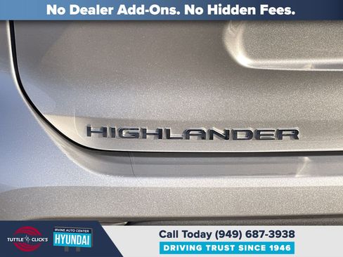Used 2024 Toyota Highlander XLE FWD image 8