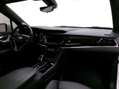 Used 2023 Cadillac XT6 Sport w/ LPO, ONYX Package image 3