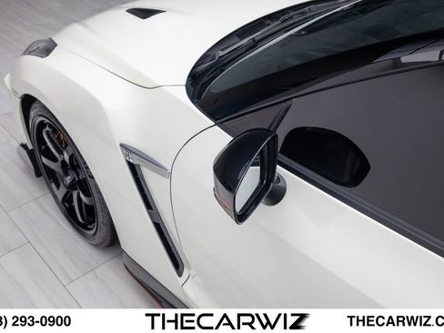 Used 2018 Nissan GT-R NISMO AWD/4WD image 14