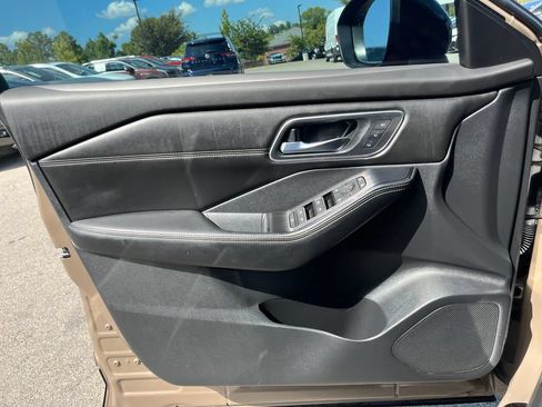 Used 2024 Nissan Rogue Platinum FWD image 10