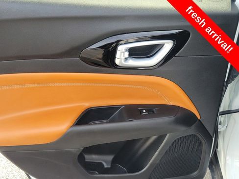 Used 2025 Jeep Compass Limited image 12