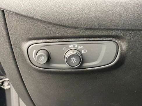 Used 2021 Chevrolet Equinox LS image 14