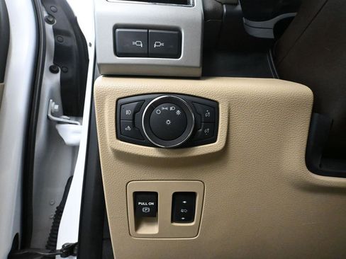 Used 2019 Ford F150 Lariat w/ Equipment Group 502A Luxury AWD/4WD image 32