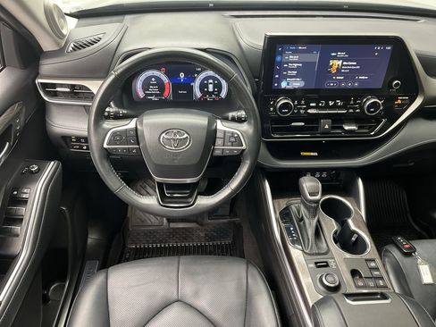 Used 2023 Toyota Highlander Limited image 14