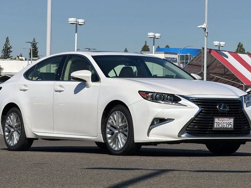 Used 2016 Lexus ES 350 w/ Luxury Package w/Wood Trim FWD image 5