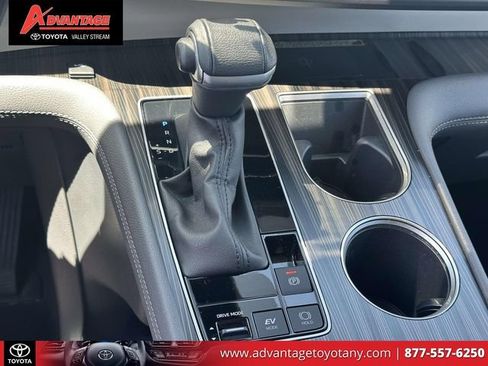 Certified 2023 Toyota Sienna Limited AWD/4WD image 38