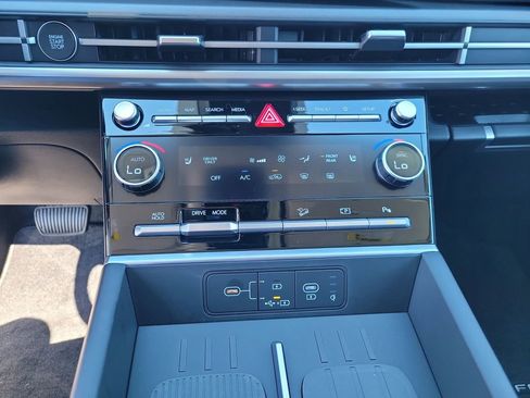 Used 2026 Hyundai Santa Fe SEL FWD image 25