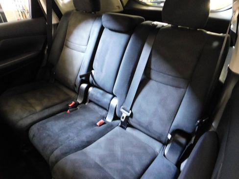 Used 2015 Nissan Rogue SV w/ SV Moonroof Package image 9