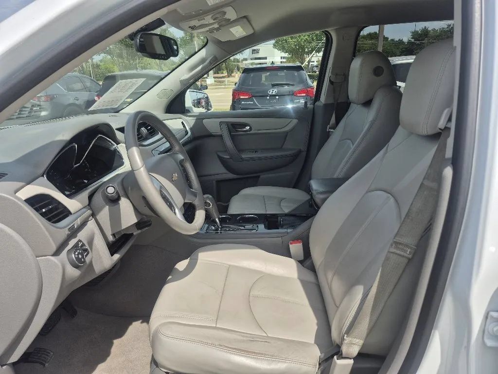 Used 2016 Chevrolet Traverse LT FWD image 13