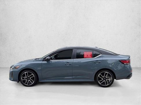 Certified 2025 Nissan Sentra SR FWD image 9