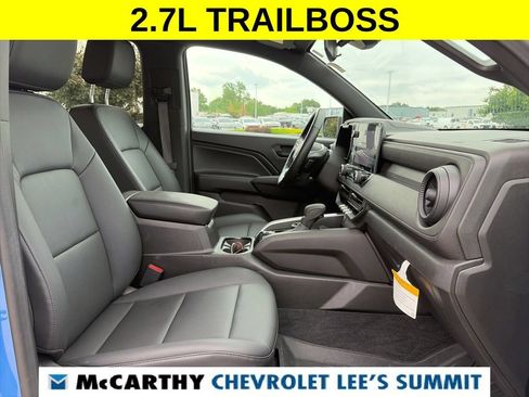 Used 2025 Chevrolet Colorado Trail Boss AWD/4WD image 32