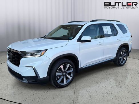 Used 2025 Honda Pilot Touring image 2