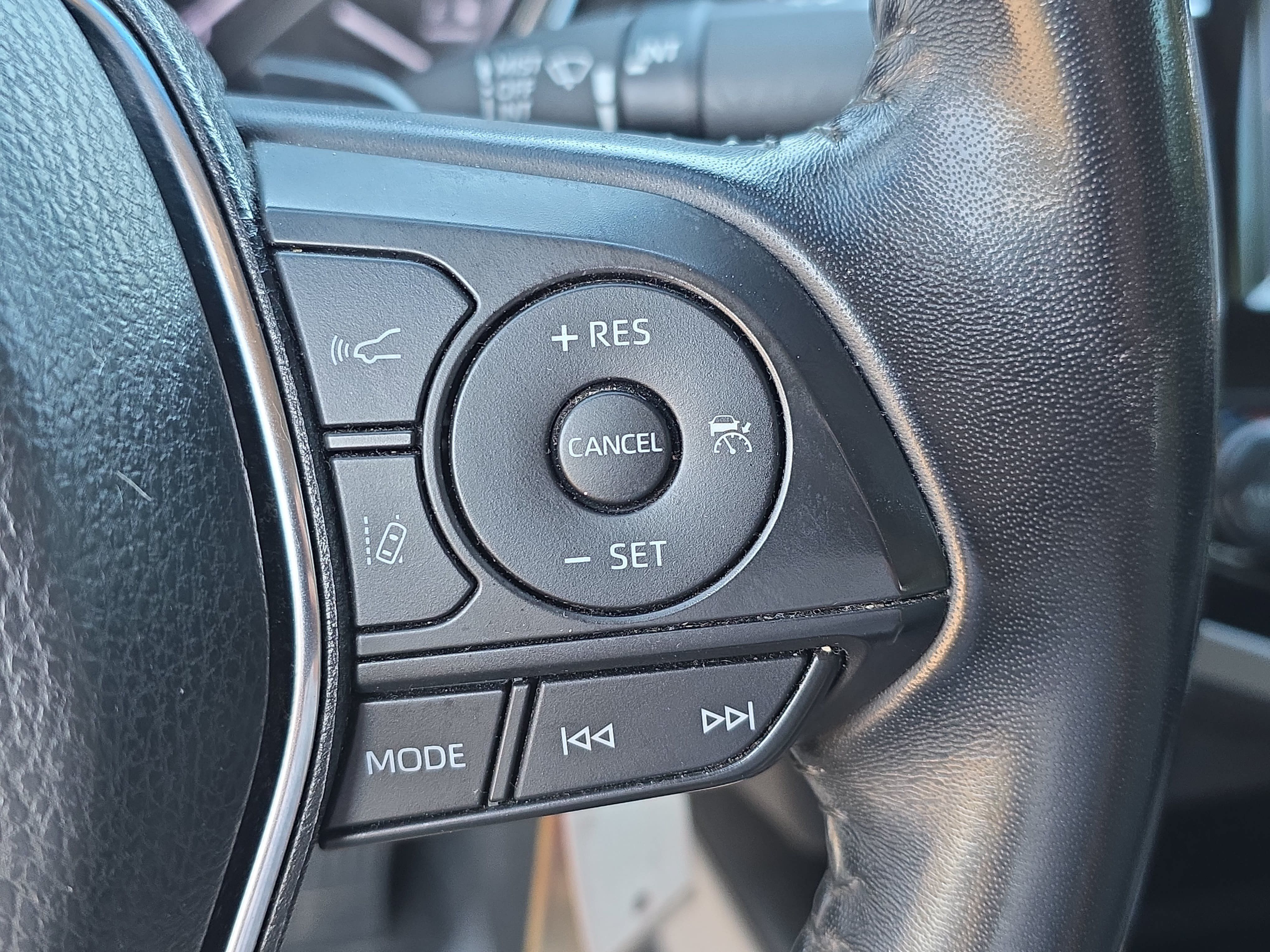 Used 2019 Toyota Camry SE FWD image 15