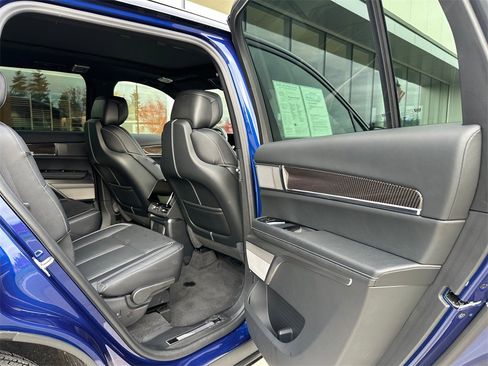 Used 2026 Cadillac Vistiq Sport image 13