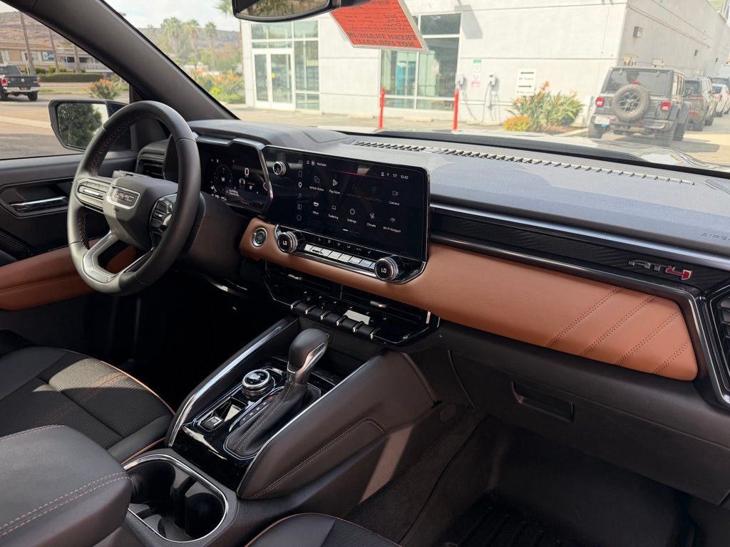 Used 2025 GMC Canyon AT4 AWD/4WD image 16