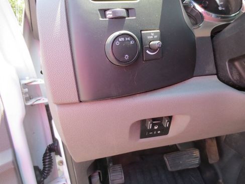 Used 2013 Chevrolet Silverado 2500 W/T AWD/4WD image 11