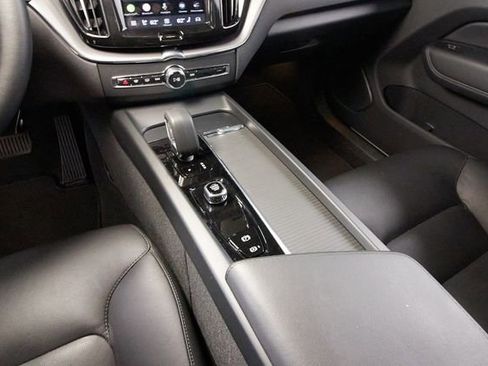 Certified 2025 Volvo XC60 B5 Core AWD/4WD image 9