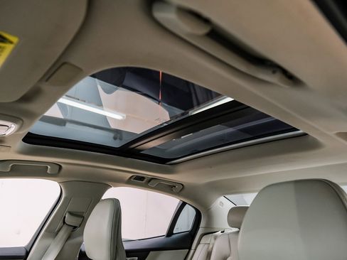 Used 2019 Volvo S60 T5 Momentum w/ Premium Package image 5