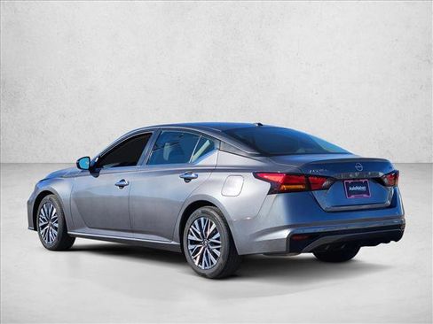 Used 2024 Nissan Altima 2.5 SV image 7