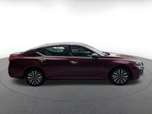 Used 2025 Nissan Altima 2.5 SV FWD image 16