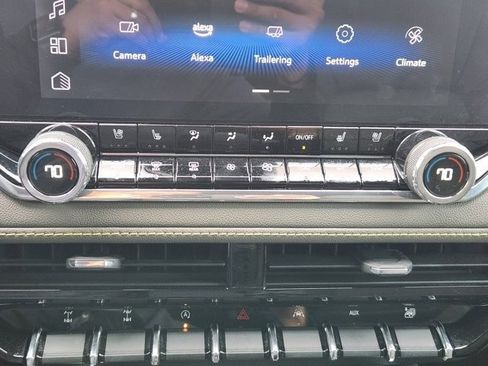 Used 2024 Chevrolet Colorado ZR2 w/ ZR2 Convenience Package III image 16