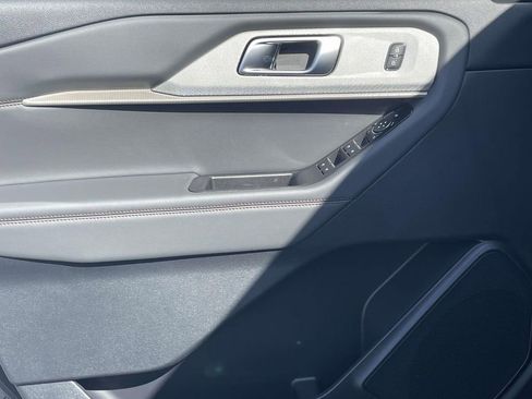 New 2026 Ford Explorer Active RWD image 10