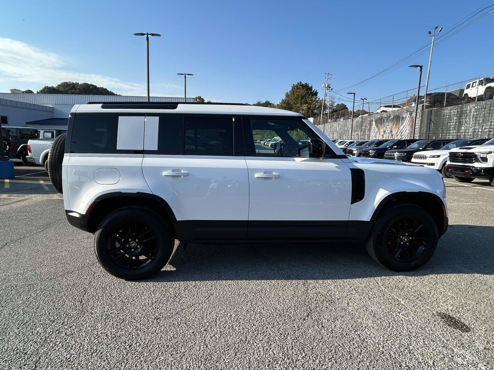 Used 2025 Land Rover Defender 110 S AWD/4WD image 8