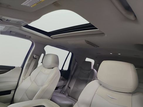 Used 2020 Cadillac Escalade Premium Luxury image 28