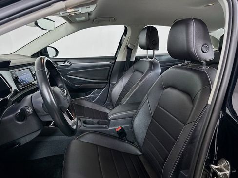 Used 2023 Volkswagen Jetta SE image 9