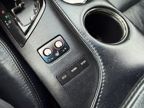 Used 2016 Toyota Avalon XLE image 31