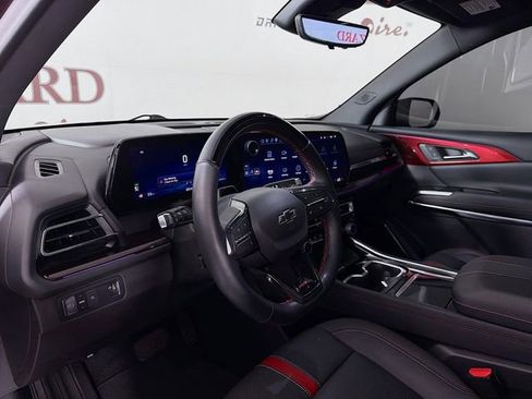 Used 2024 Chevrolet Traverse RS FWD image 11