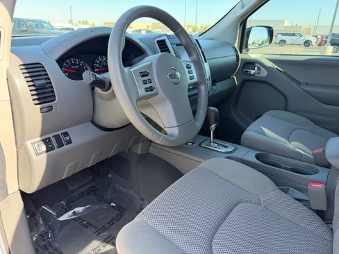Certified 2020 Nissan Frontier SV w/ Midnight Edition Floor Mats RWD image 2