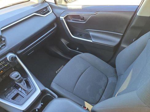Used 2021 Toyota RAV4 LE image 19