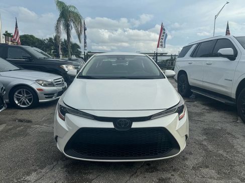 Used 2020 Toyota Corolla LE image 2