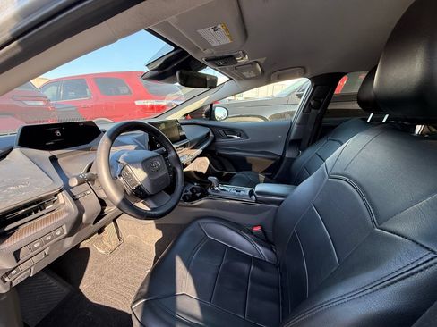 Used 2025 Toyota Prius XLE FWD image 5
