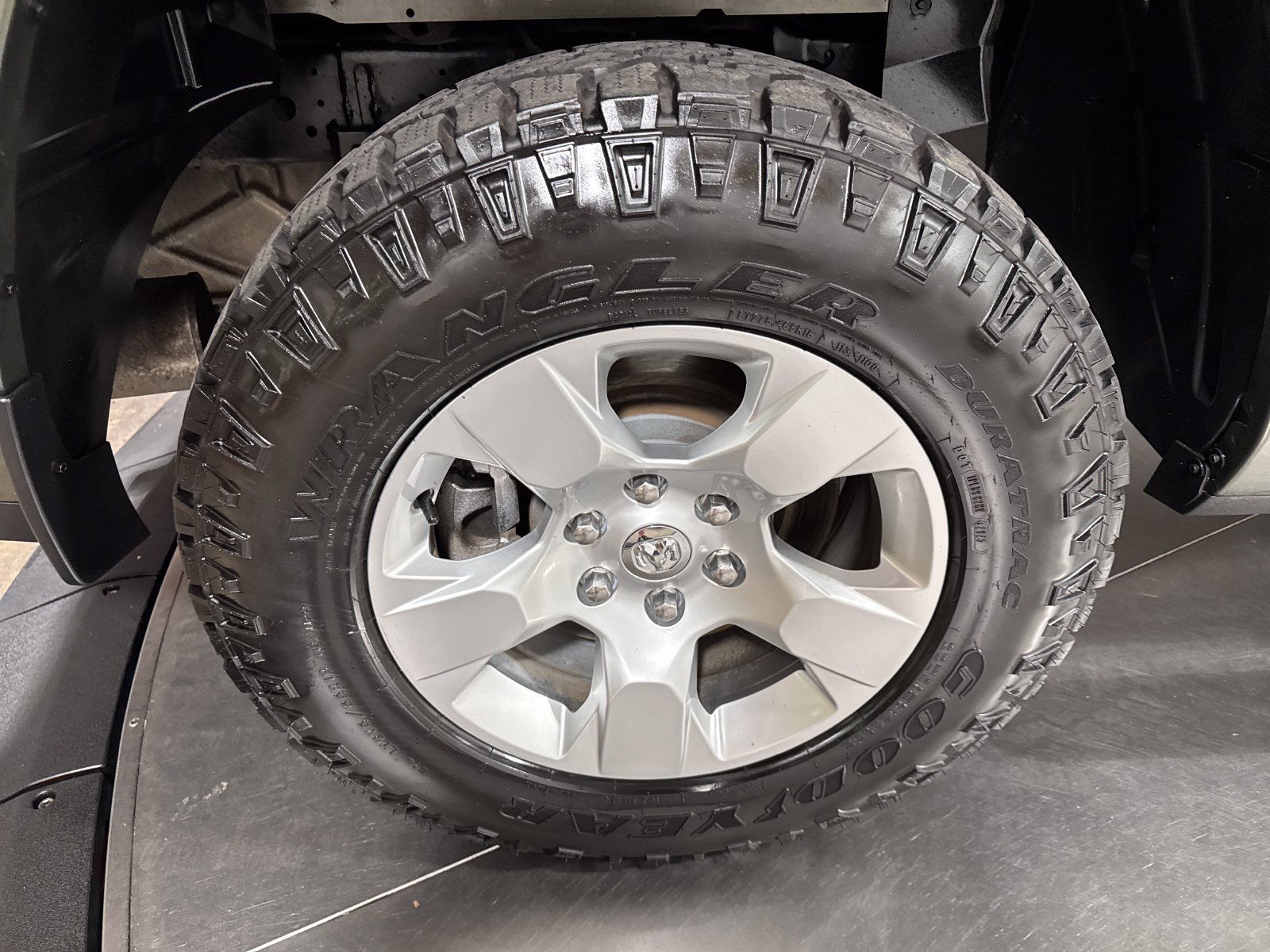 Used 2020 RAM 1500 Big Horn AWD/4WD image 13
