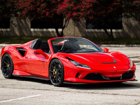 Used 2021 Ferrari F8 Tributo image 40