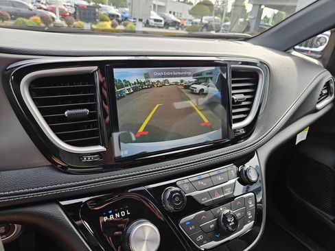 New 2027 Chrysler Pacifica Select AWD/4WD image 26