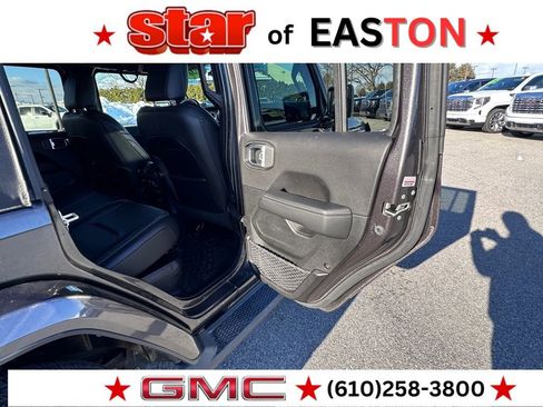 Used 2022 Jeep Wrangler Unlimited Sahara w/ Cold Weather Group image 16