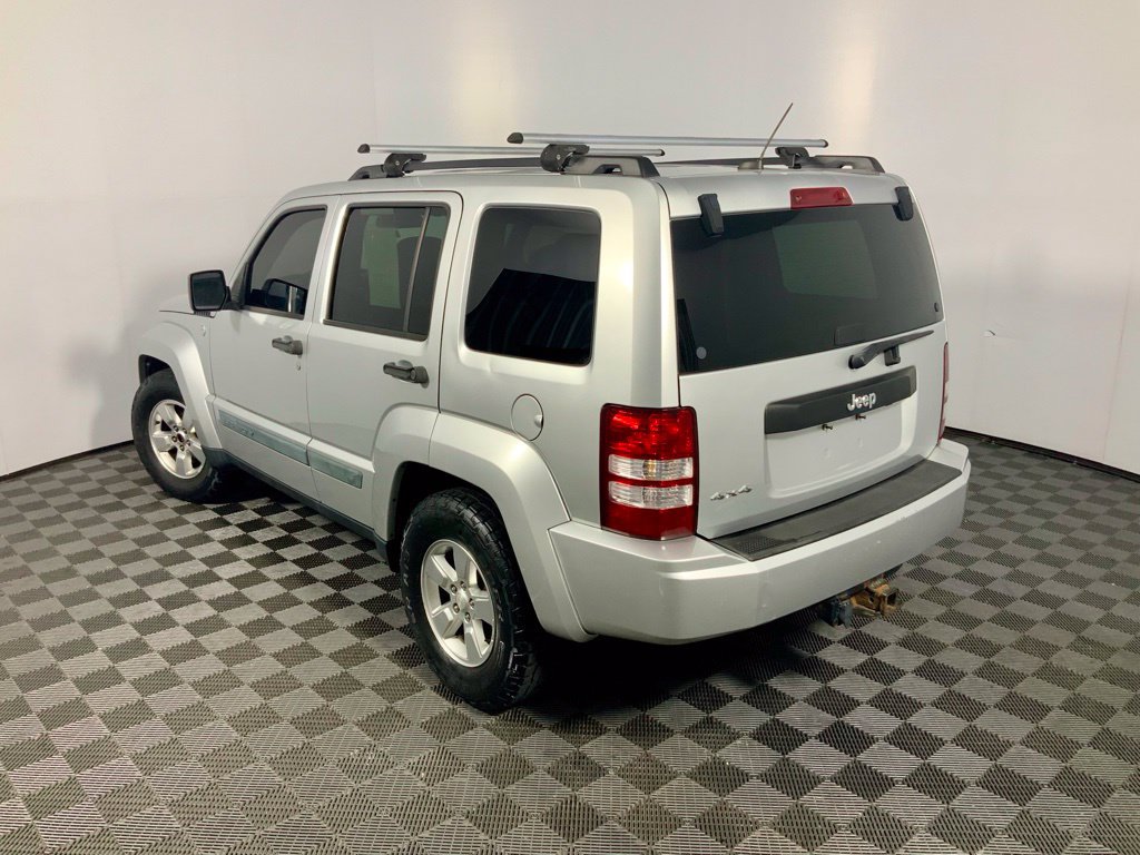 Used 2010 Jeep Liberty Sport w/ Popular Equipment Group AWD/4WD image 11
