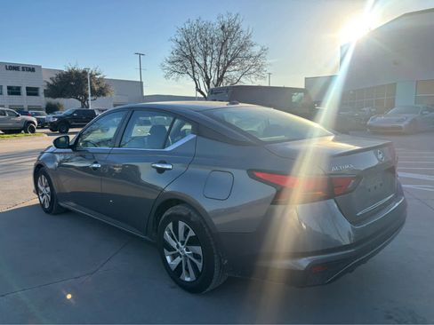 Used 2019 Nissan Altima 2.5 S image 2