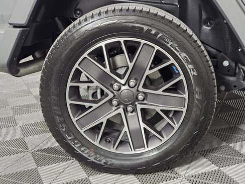 Used 2022 Jeep Wrangler Unlimited Sahara image 6