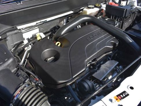 Certified 2025 Chevrolet Equinox LT FWD image 33