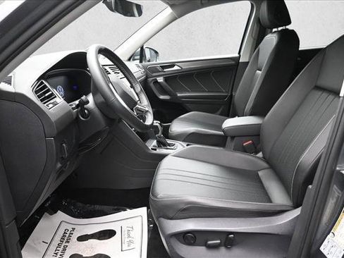 Used 2022 Volkswagen Tiguan SE FWD image 8