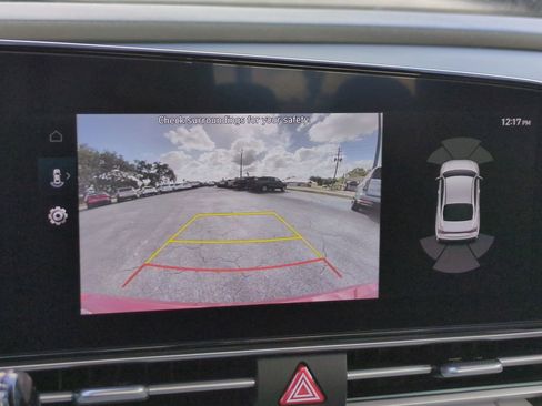 Used 2024 Hyundai Elantra Limited image 19