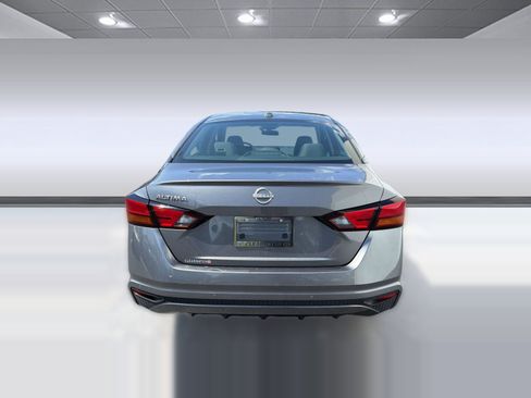 Used 2025 Nissan Altima 2.5 SV FWD image 10