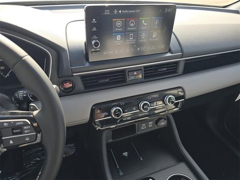 New 2025 Honda Pilot Touring image 31