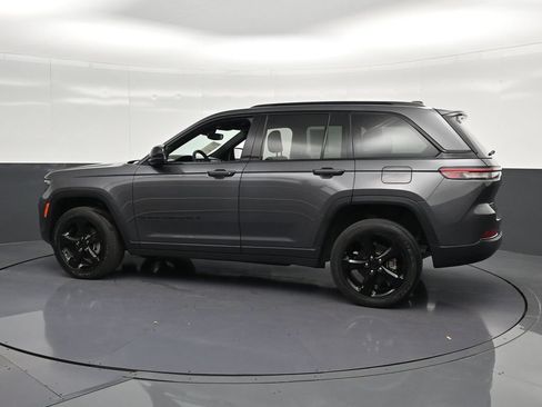 Used 2024 Jeep Grand Cherokee Altitude AWD/4WD image 8