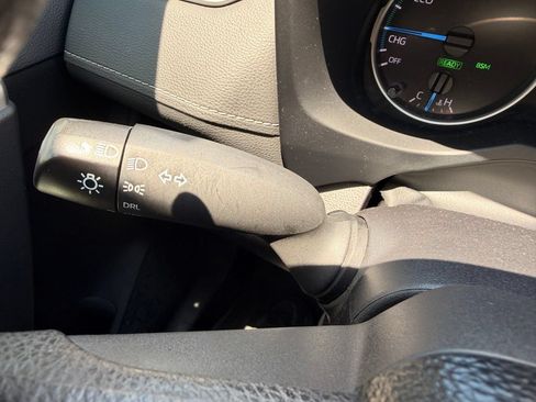 Used 2021 Toyota RAV4 LE AWD/4WD image 19