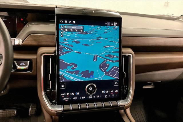 Used 2025 GMC Yukon Denali Ultimate AWD/4WD image 31